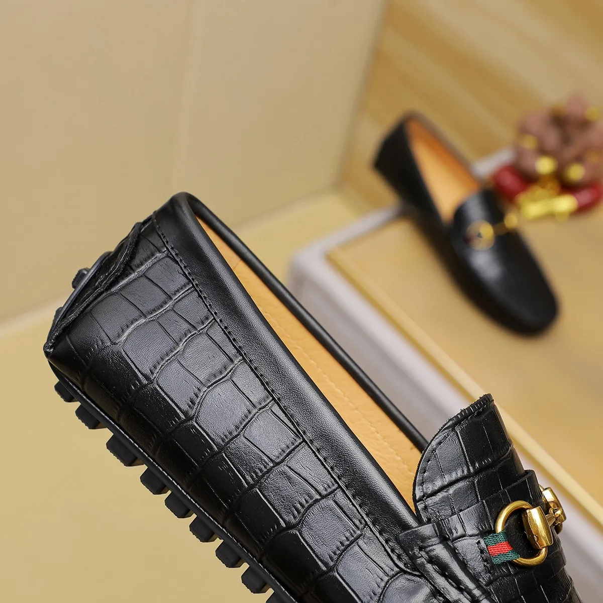 Men's shoes💰380💰🕷🕷️【 GUCCI 】Gucci's best-selling trendy men's casual slip-on shoes 🇨🇳Official website original 1:1 mold 💯Original quality, fine workmanship ☘Fashionable and versatile, perfect shape, comfortable on the feet 🍓Trendy men's recommended model, imported cowhide on the top layer 🎋High-quality pigskin lining, rubber wear-resistant and non-slip outsole, high-end atmosphere, worth owning 🍉Optional 38-44